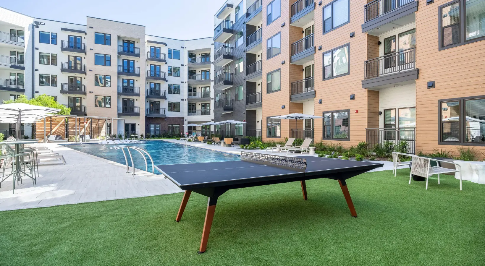 A ping pong table in the middle of an apartment complex.